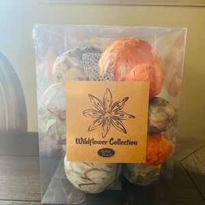 Wildflowers Collection Decorative Spheres - Orange and Cream